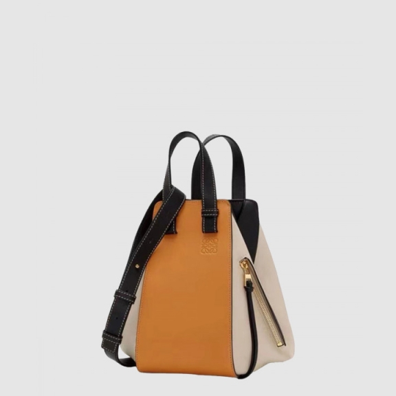 Hammock Compact Bag in Classic Calfskin