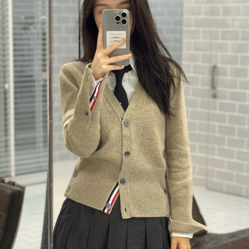 톰브라운 캐시미어 브이넥 가디건 베이지 001